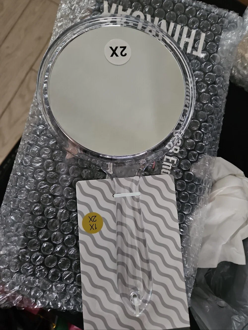 Dual-Sided Handheld Makeup Mirror 1X / 2X Magnification Clear Acrylic Handle
